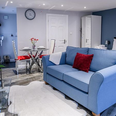 Luxury One Bedroom Guesthouse M6, Junction 10 Walsall Willenhall Экстерьер фото