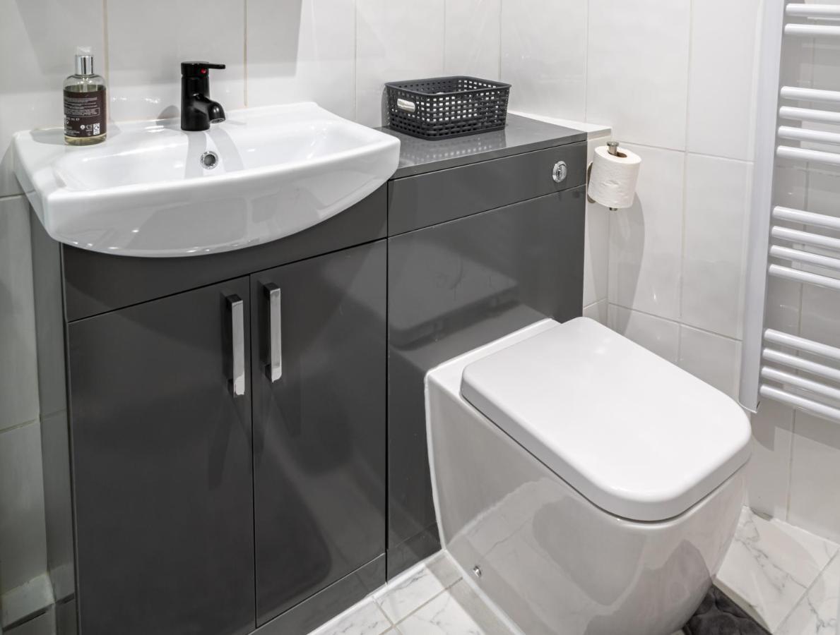 Luxury One Bedroom Guesthouse M6, Junction 10 Walsall Willenhall Экстерьер фото