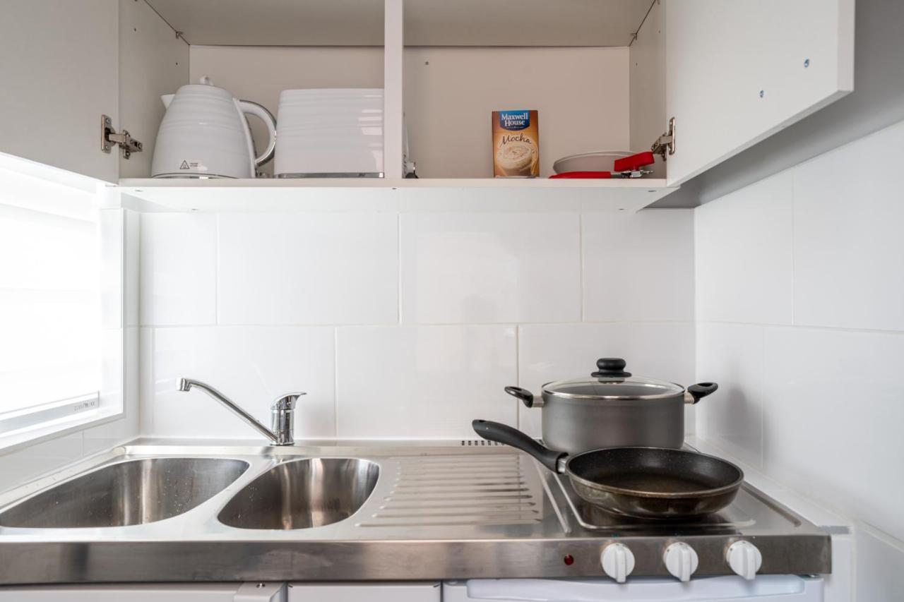 Luxury One Bedroom Guesthouse M6, Junction 10 Walsall Willenhall Экстерьер фото