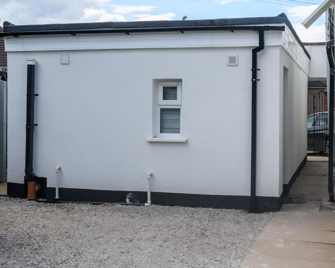 Luxury One Bedroom Guesthouse M6, Junction 10 Walsall Willenhall Экстерьер фото