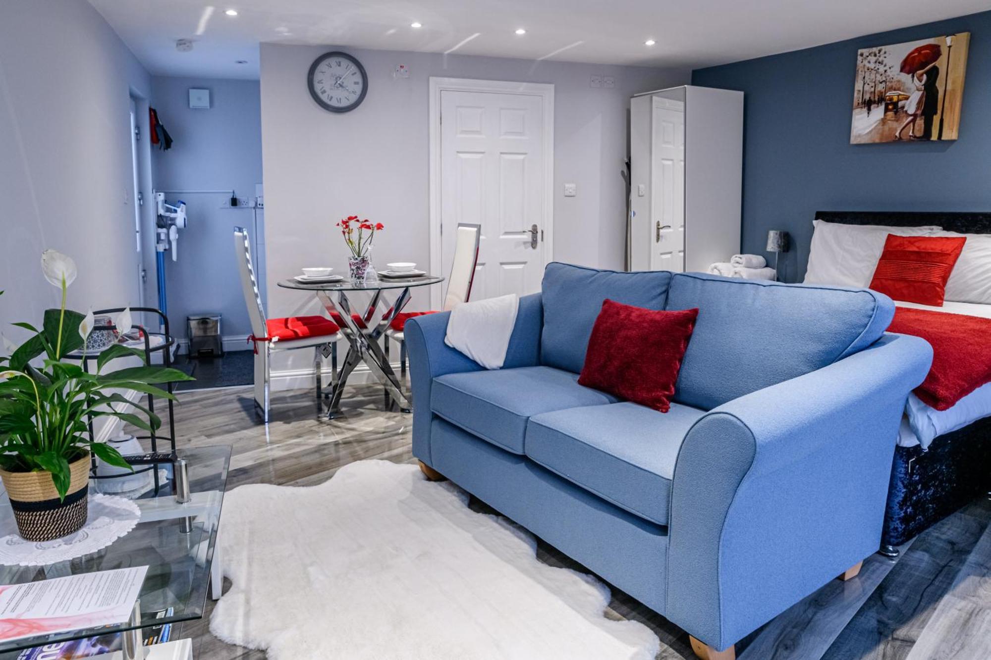 Luxury One Bedroom Guesthouse M6, Junction 10 Walsall Willenhall Экстерьер фото